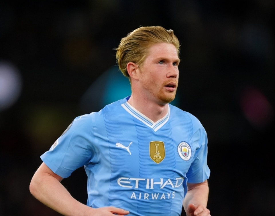 记者：谢维军在昨天的比赛中肋骨又裂了