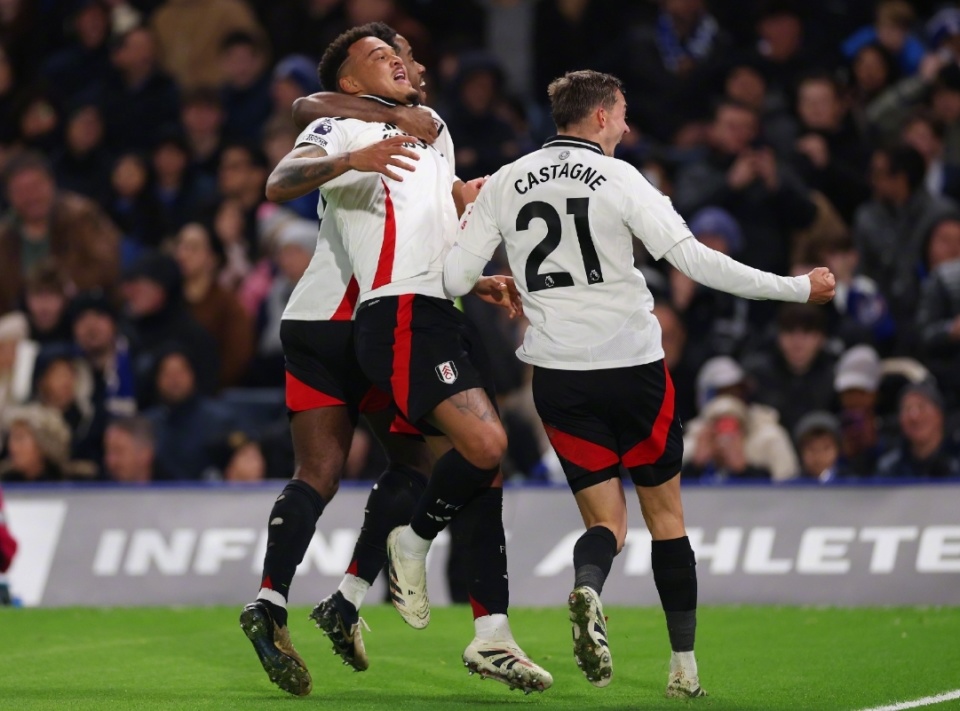 贴脸开大！祖巴茨罚球时，老鹰主场球迷高喊“保罗在哪里？”